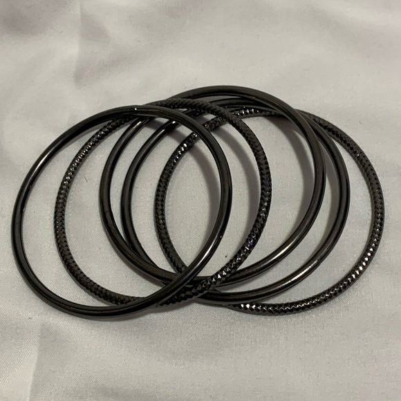 Gunmetal color bracelet set - Picture 2 of 3